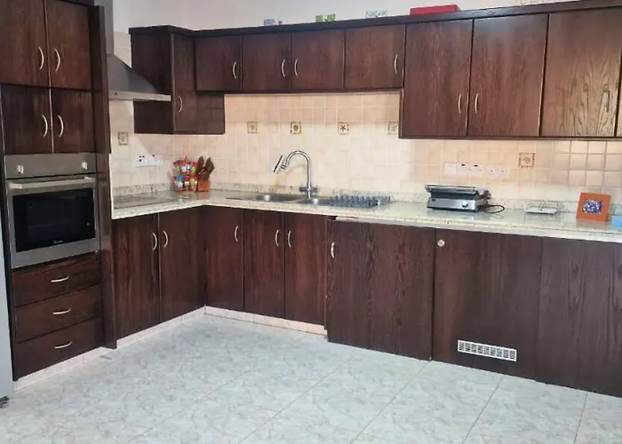 3 Bedroom Penthouse Larnaca * Livadhia