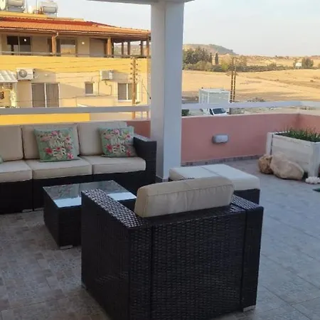3 Bedroom Penthouse Larnaca 아파트 Livadhia